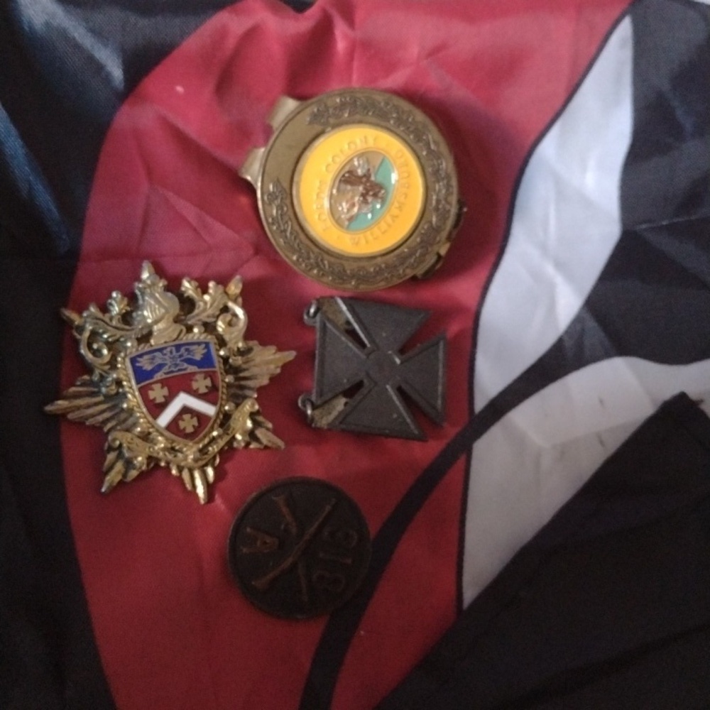 Antique Military 🎖️ Medals/money clip